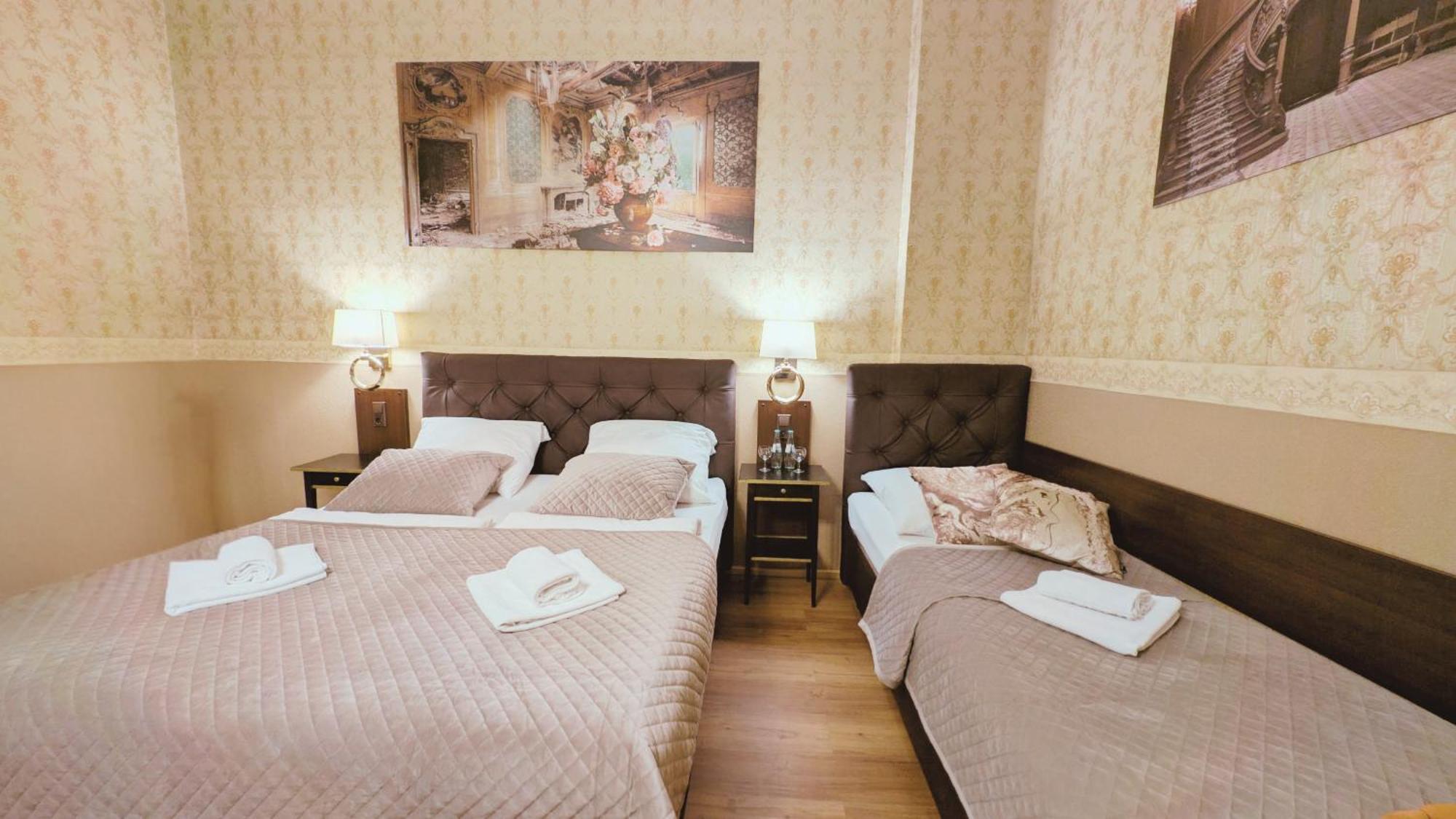 Hotel Pension Bella Berlin Bagian luar foto