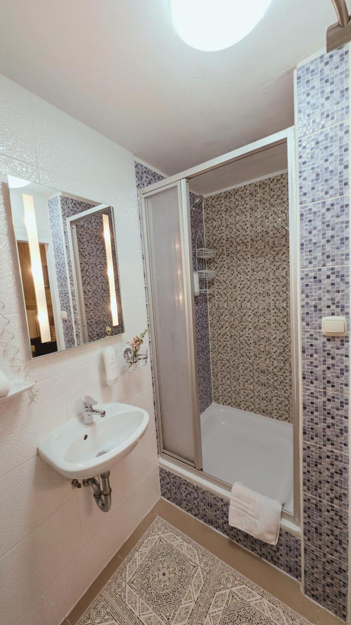 Hotel Pension Bella Berlin Bagian luar foto