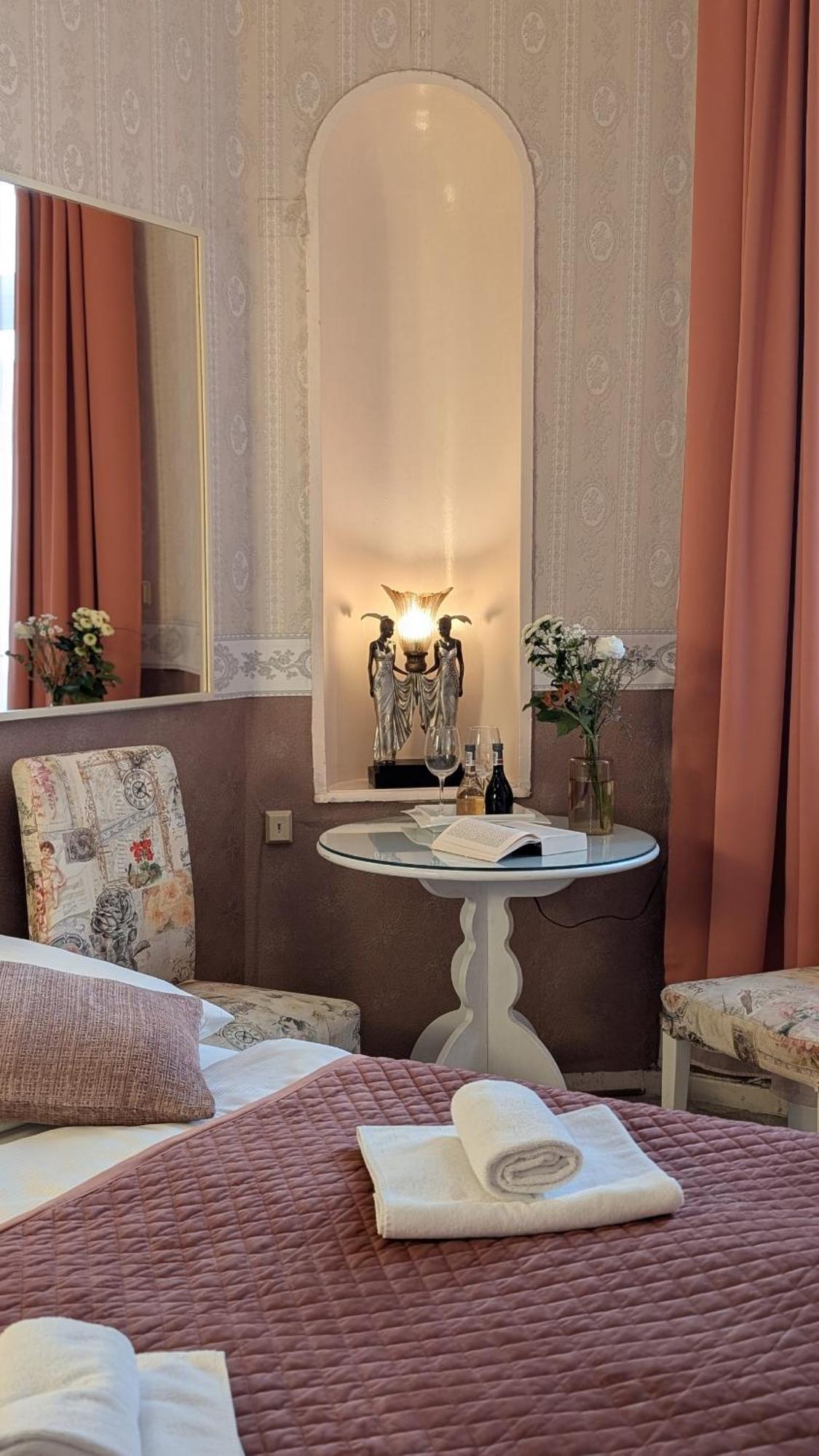 Hotel Pension Bella Berlin Bagian luar foto