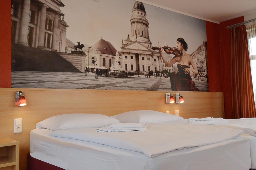 Hotel Pension Bella Berlin Bagian luar foto