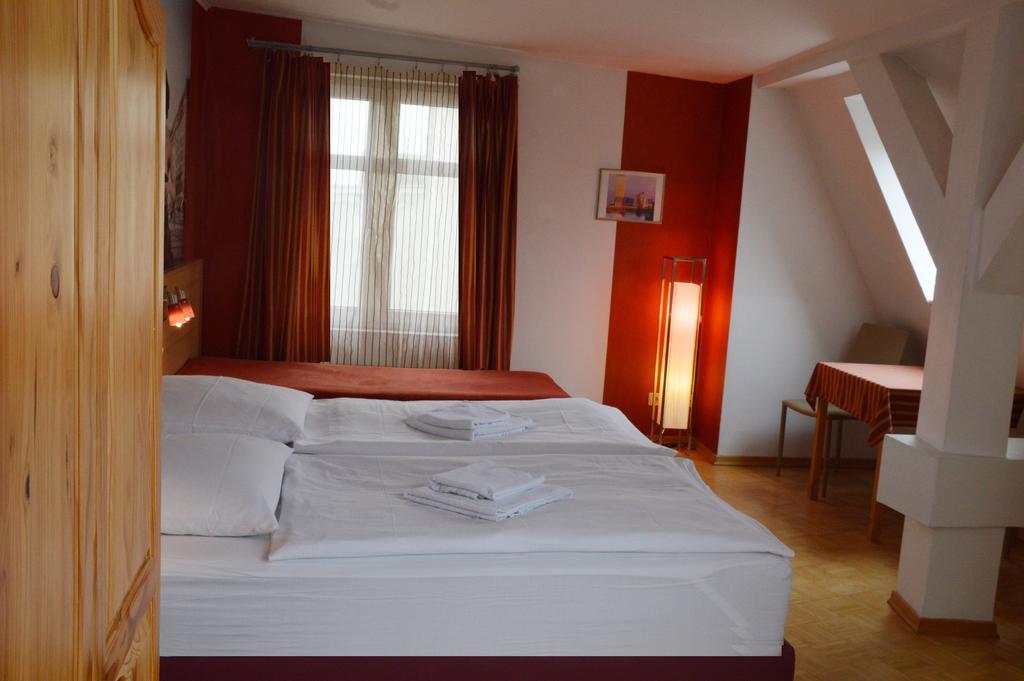 Hotel Pension Bella Berlin Bagian luar foto